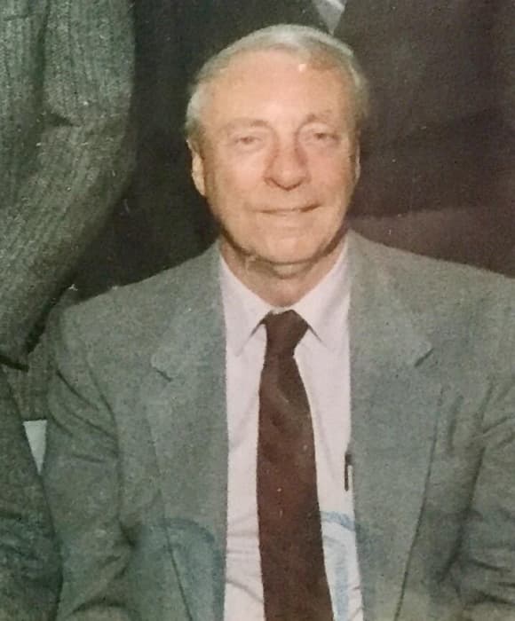 William (Des) Desmond Broadhurst